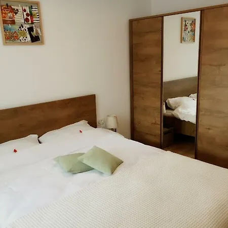 Апартаменти Apartament Coresi-brasov
